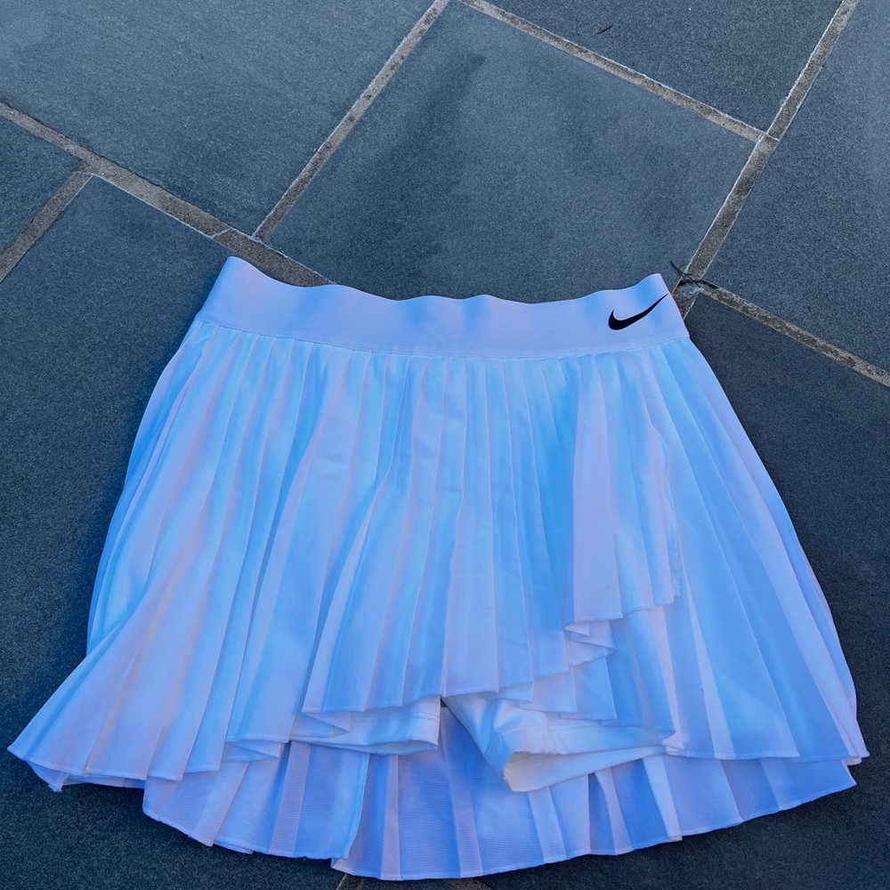 white nike ruffle skirt never been worn BRAND NEW
